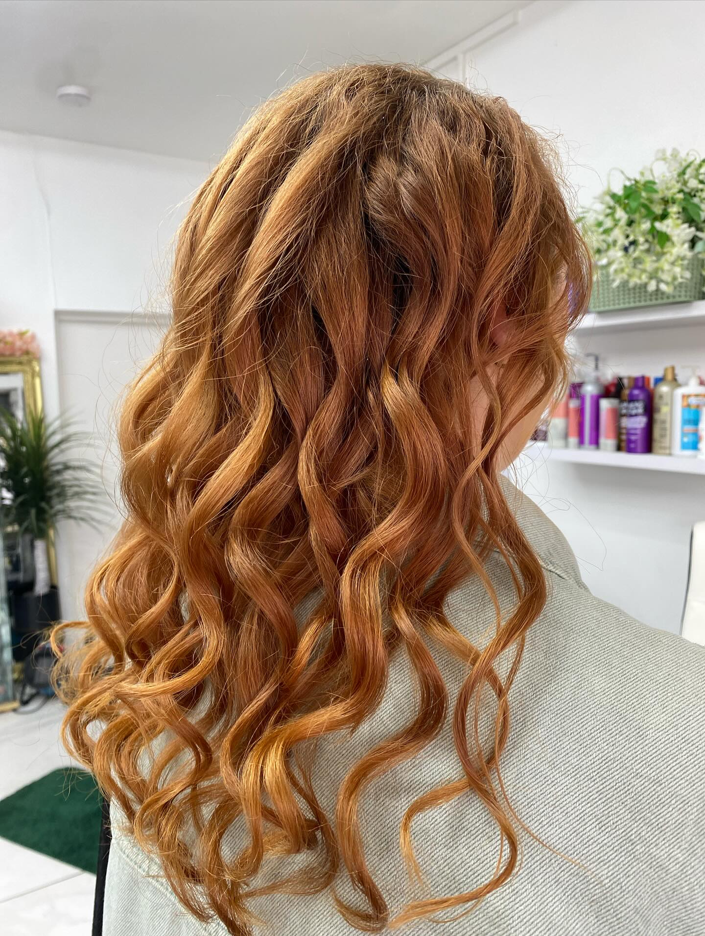 Ladies haircut and styling - Professional blow dry result